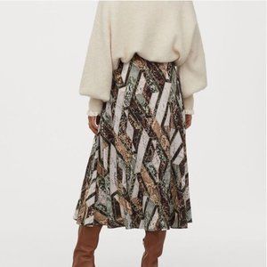 H&M Green Snakeskin Patterned Circle Skirt - NWT